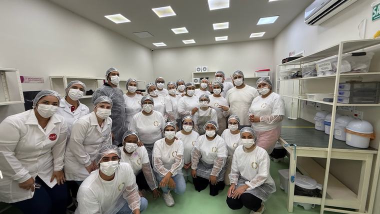 Turma da edição reunida no laboratório
